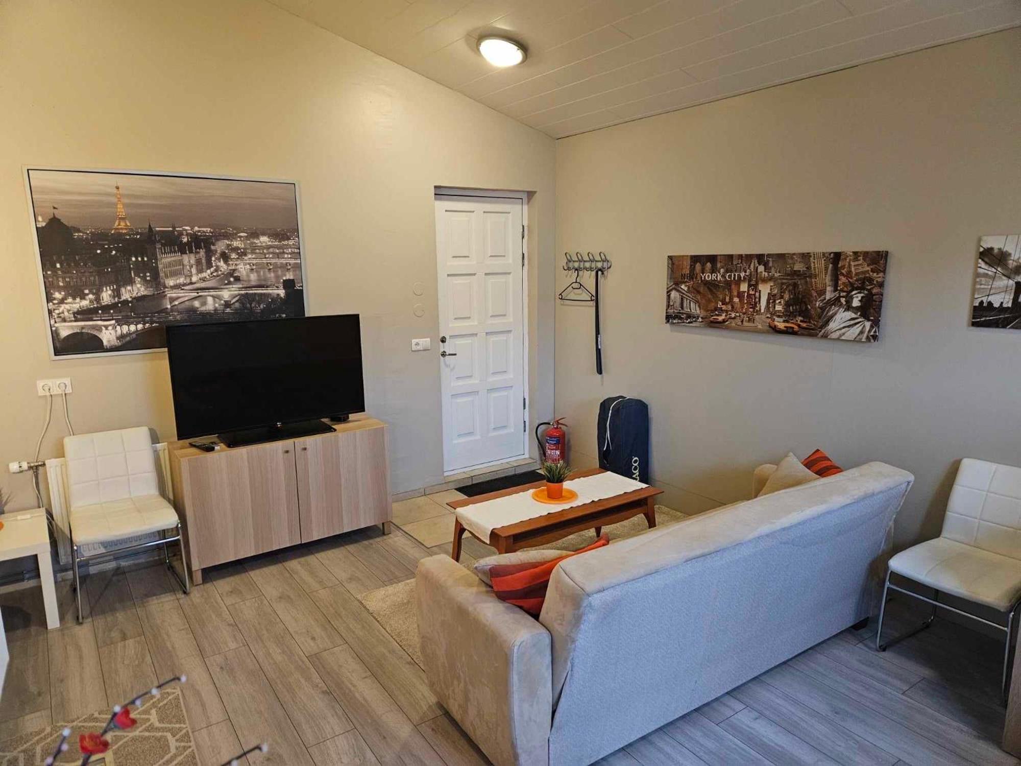 Private Studio Apartment Near The Airport Njarthvik Extérieur photo